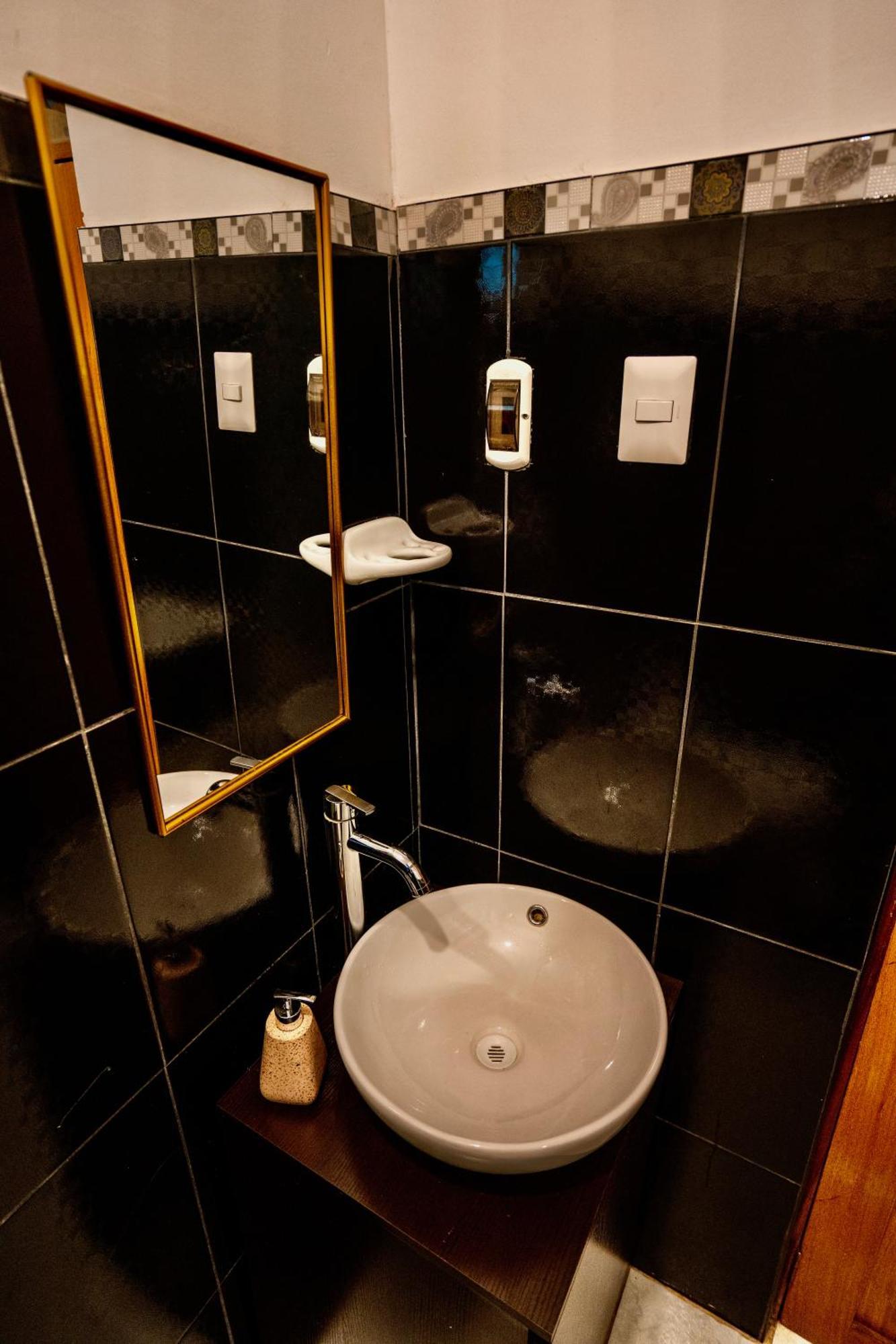Blue Lotus Retreat Center Bed & Breakfast Писак Екстериор снимка